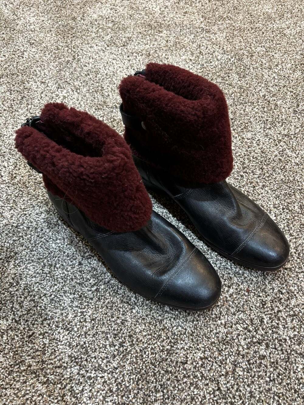 UGG Australia Black Leather Shearling Cuff Ankle Boots Women's Size 8.5